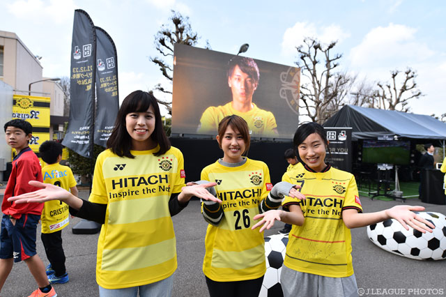 ようこそ日立台へ！柏の美女サポーターたちがお出迎え【明治安田Ｊ１ 第2節 柏vsＧ大阪】