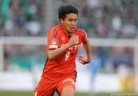 試合終盤に強烈なシュートを放った有田 光希（愛媛）【明治安田Ｊ２ 第2節 愛媛vs松本】