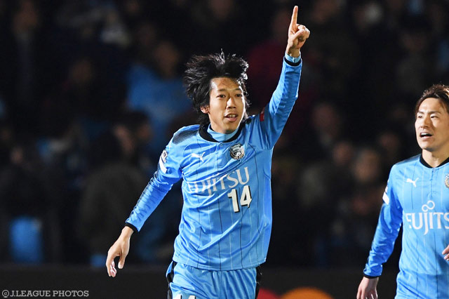 決勝点となる得点を挙げた中村 憲剛（川崎Ｆ）【明治安田Ｊ１ 第3節 川崎Ｆvs柏】