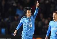 決勝点となる得点を挙げた中村 憲剛（川崎Ｆ）【明治安田Ｊ１ 第3節 川崎Ｆvs柏】