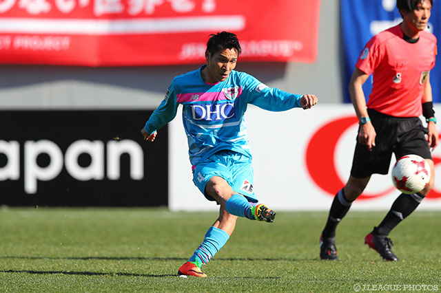 開幕戦に続き、直接FKを鋭く決めた原川 力（鳥栖）【明治安田Ｊ１ 第3節 鳥栖vs広島】