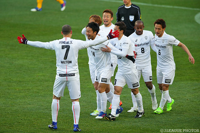 鮮やかな追加点で一気に2点差とした藤田 直之（神戸 #14）【明治安田Ｊ１ 第3節 仙台vs神戸】