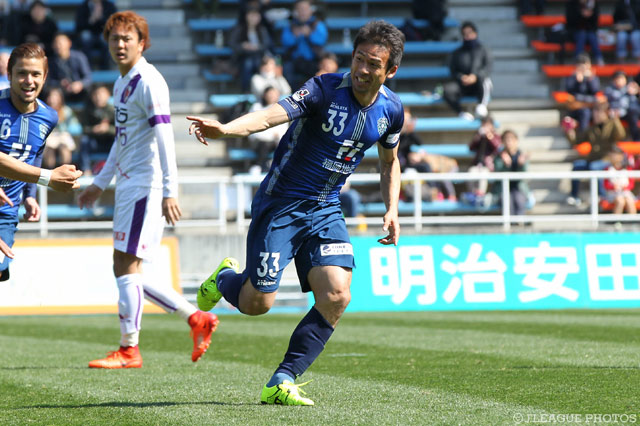 3分に古巣から先制点を奪取した山瀬 功治（福岡）【明治安田Ｊ２ 第3節 福岡vs京都】