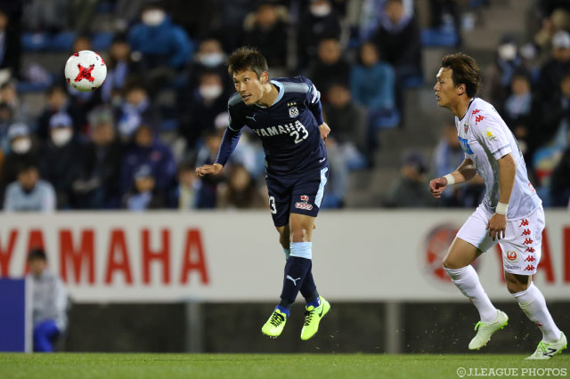 前半終了間際に惜しいシュートを放った山本 康裕（磐田）【ルヴァンカップ GS 第1節 磐田vs札幌】