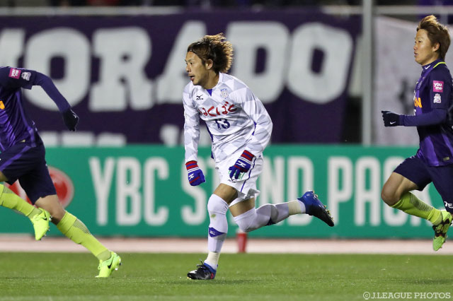 巧みな浮き球のパスでチャンスを演出した河本 明人（甲府）【ルヴァンカップ GS 第1節 広島vs甲府】