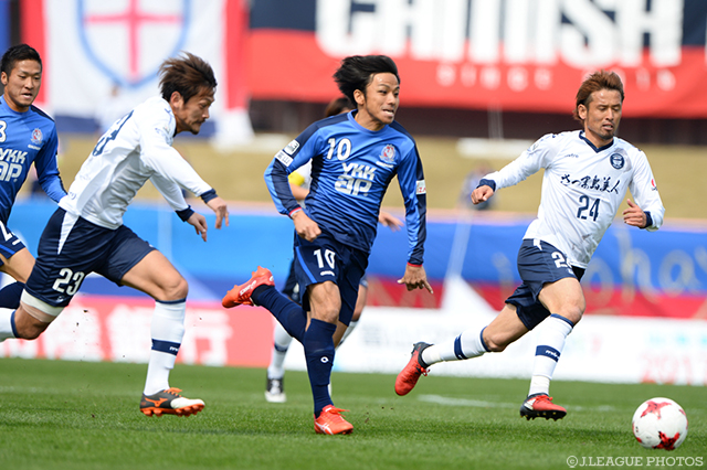 ドリブルで駆け上がる衛藤 裕（富山）【明治安田Ｊ３ 第2節 富山vs鹿児島】