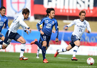 ドリブルで駆け上がる衛藤 裕（富山）【明治安田Ｊ３ 第2節 富山vs鹿児島】