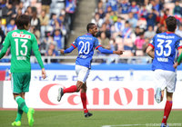 33分にドリブルから左足で先制ゴールを決めたマルティノス（横浜FM）【明治安田Ｊ１ 第4節 横浜FMvs新潟】