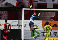 22本のシュートを浴びながら1点に抑えたク ソンユン（札幌）【明治安田Ｊ１ 第4節 札幌vs広島】