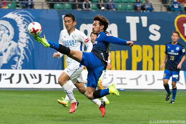 今季初先発で果敢に2試合連続ゴールを狙った伊佐 耕平（大分）【明治安田Ｊ２ 第4節 大分vs徳島】