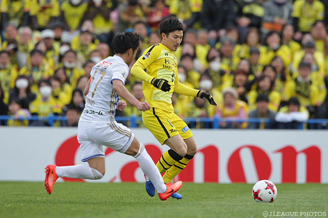 攻撃を活性化させるべく75分に投入された武富 孝介（柏）【明治安田Ｊ１ 第4節 柏vs仙台】