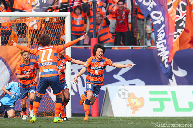 今季初得点を頭で押し込み、2点差とした宇野沢 祐次（長野）【明治安田Ｊ３ 第2節 長野vsYS横浜】