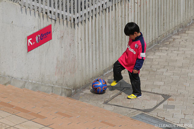 僕も将来はピッチに立ちたい！未来のＪリーガーは決してボールを離しません【明治安田Ｊ３ 第2節 C大23vs秋田】