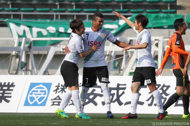 自ら得たPKを決め、3試合連続得点のアラン ピニェイロ（東京Ｖ）【明治安田Ｊ２ 第4節 山口vs東京Ｖ】