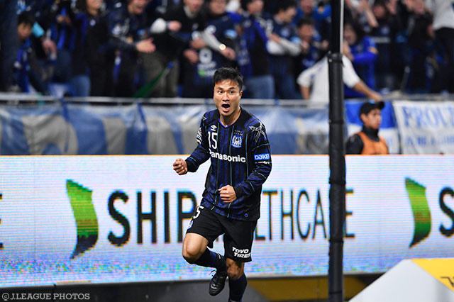 前線に飛び出し、先制ヘッドを押し込んだ今野 泰幸（Ｇ大阪）【明治安田Ｊ１ 第4節 Ｇ大阪vs浦和】