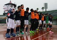 開幕戦に続くホームゲーム２連勝を喜ぶ鹿児島の選手たち【明治安田Ｊ３ 第3節 鹿児島vsＧ大23】