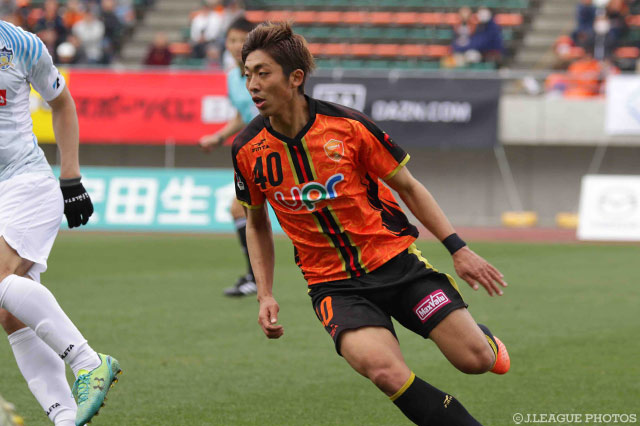 鮮やかなロングシュートで決勝点を決めた小塚 和季（山口）【明治安田Ｊ２ 第5節 山口vs讃岐】