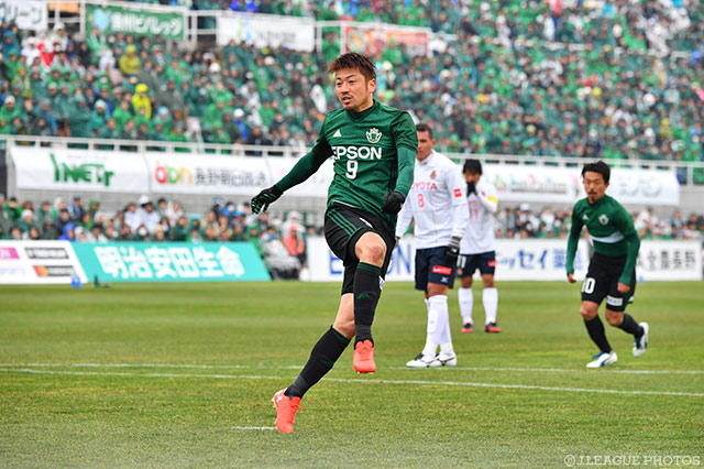 先制PKを決め、2試合連続得点の高崎 寛之（松本）【明治安田Ｊ２ 第5節 松本vs名古屋