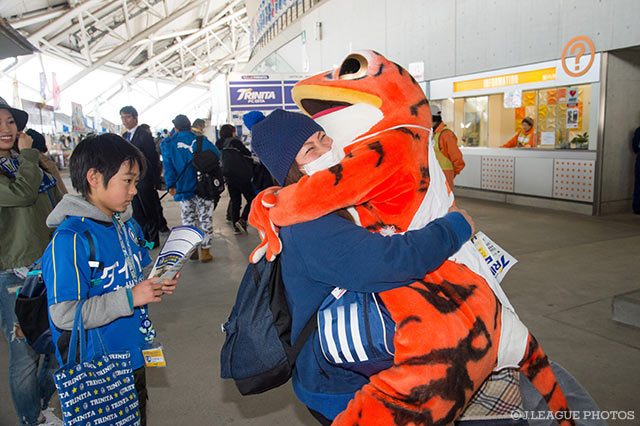 息子さん、若干引き気味かな？【明治安田Ｊ２ 第6節 大分vs愛媛】