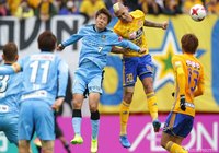 クリスラン（仙台）は、ゴールはならなかったもののセットプレーでその高さを見せつける場面も【明治安田Ｊ１ 第5節 仙台vs川崎Ｆ】