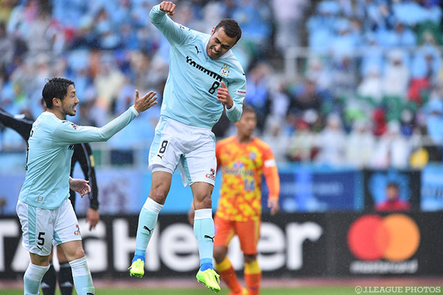 加入後初得点となる追加点を押し込んだムサエフ（磐田）【明治安田Ｊ１ 第5節 磐田vs清水】