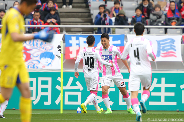 開始早々4分に先制PKを決めた豊田 陽平（鳥栖）【明治安田Ｊ１ 第5節 FC東京vs鳥栖】【明治安田Ｊ１ 第5節 FC東京vs鳥栖】