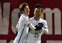 土居 聖真（左）の決勝点でＪ１アウェイ通算200勝を達成した鹿島【明治安田Ｊ１ 第5節 大宮vs鹿島】