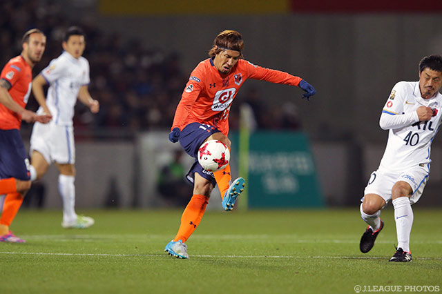 横谷 繁（大宮）は中盤で奮闘するも、今季初勝利を呼び込むことはできず【明治安田Ｊ１ 第5節 大宮vs鹿島】