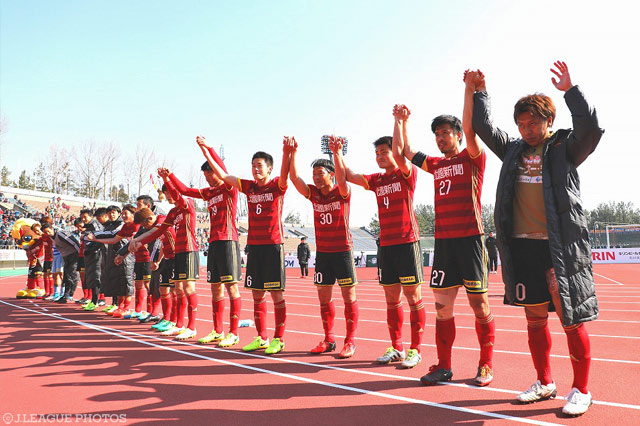 今季初白星の喜びをホームでファン・サポーターと分かち合った金沢【明治安田Ｊ２ 第6節 金沢vs群馬】