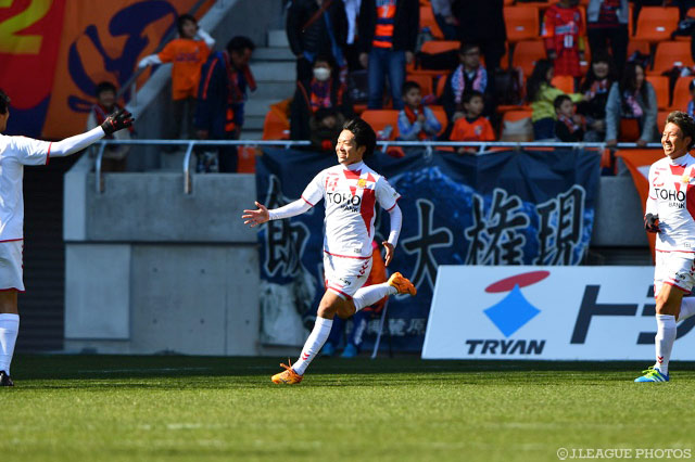 試合終了間際に値千金の決勝PKを決めた星 広太（福島）【明治安田Ｊ３ 第4節 長野vs福島】