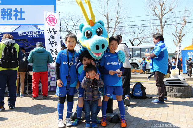 秋田のブラウゴンと記念撮影！！【明治安田Ｊ３ 第4節 秋田vs盛岡】