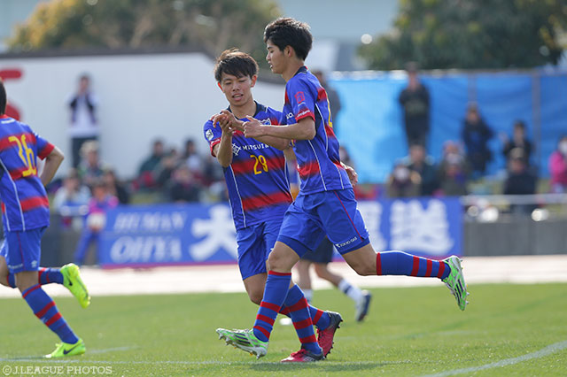 小林 幹（右）の2試合連続ゴールで1点差に追い上げたＦ東23【明治安田Ｊ３ 第4節 Ｆ東23vs鹿児島】