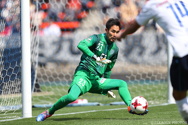 好セーブで2試合連続無失点に抑えた杉山 力裕（福岡）【明治安田Ｊ２ 第6節 福岡vs横浜FC】