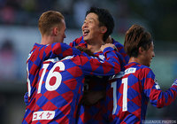 先制ボレーを豪快に突き刺した兵働 昭弘（甲府）【明治安田Ｊ１ 第5節 甲府vs札幌】