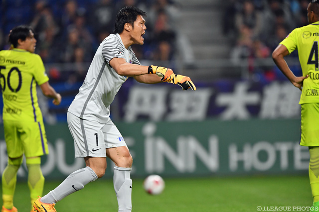 好セーブを連発して、今季初勝利に貢献した林 卓人（広島）【明治安田Ｊ１ 第6節 Ｇ大阪vs広島】