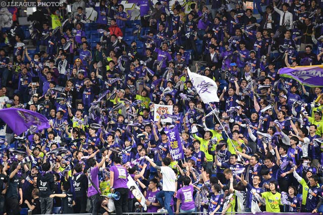 待望の初勝利に、歓喜に沸く広島サポーター【明治安田Ｊ１ 第6節 Ｇ大阪vs広島】