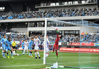 追い詰められた川崎Ｆは終了間際に奈良 竜樹のヘッドで辛うじて引き分けに持ち込んだ【明治安田Ｊ１ 第6節 川崎Ｆvs甲府】