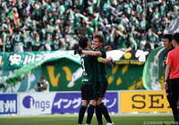 試合を決める３点目のゴールを決めたパウリーニョ（松本）【明治安田Ｊ２ 第7節 松本vs長崎】