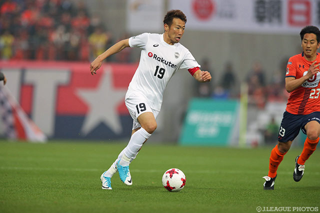ボール奪取からのクロスで先制点をお膳立てした渡邉 千真（神戸）【明治安田Ｊ１ 第6節 大宮vs神戸】