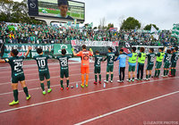 今季初の連勝とJ２通算１００勝をファン・サポーターと喜ぶ岐阜の選手達【明治安田Ｊ２ 第7節 岐阜vs水戸】