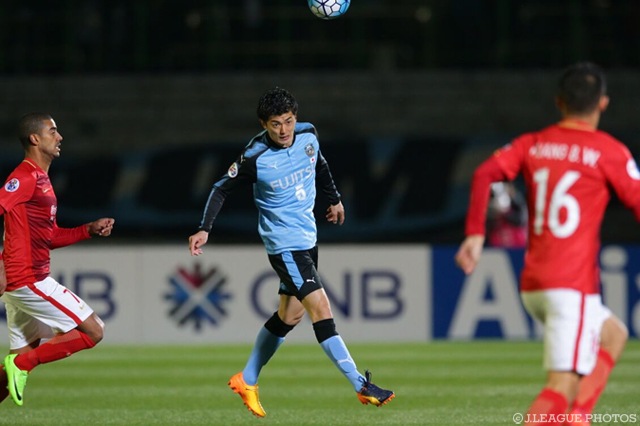 ヘディングでボールをクリアする谷口 彰悟（川崎Ｆ）【ＡＣＬ GS MD4 川崎Ｆvs広州恒大】