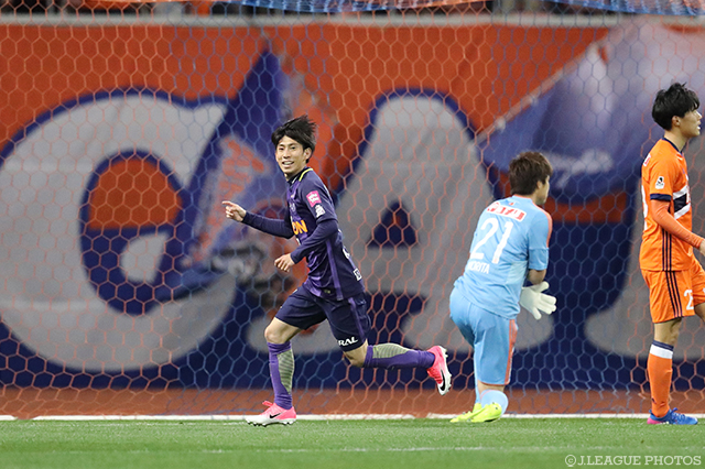 30分に右足で先制ゴールを決めた茶島 雄介（広島）【ルヴァンカップ GS 第2節 新潟vs広島】