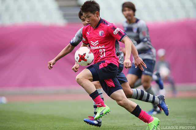 山根 永遠（Ｃ大23）のシュートはバーに嫌われ、同点ならず【明治安田Ｊ３ 第5節 Ｃ大23vsＦ東23】