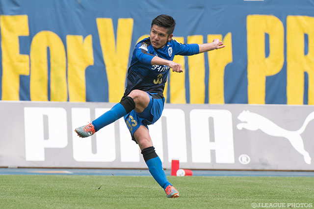 決勝点の起点となり、正確なキックが光った鈴木 惇（大分）【明治安田Ｊ２ 第8節 大分vs金沢】