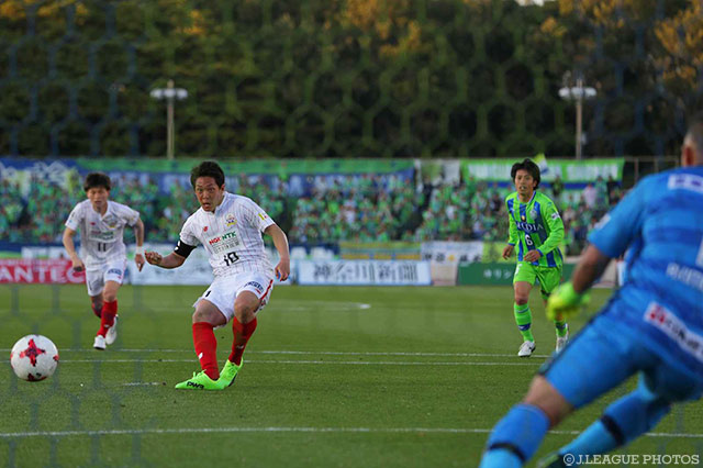 庄司 悦大のPKが決まり、2度目のリードを奪った岐阜【明治安田Ｊ２ 第8節 湘南vs岐阜】