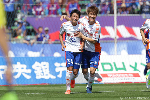 Ｊリーグ初得点となる先制点を決めた原 輝綺（新潟 #34）【明治安田Ｊ１ 第7節 甲府vs新潟】