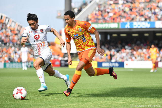 交代出場で同点アシストと期待に応えたチアゴ アウベス（清水）【明治安田Ｊ１ 第7節 清水vs大宮】