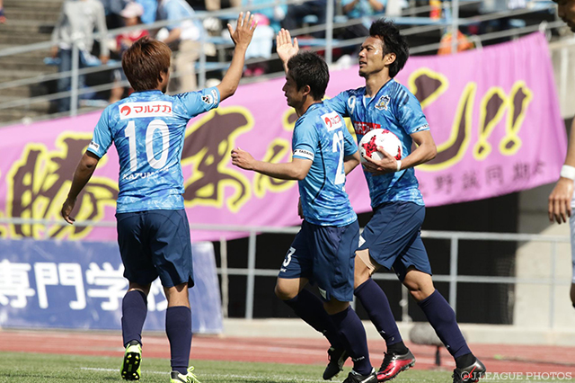 85分に今季初得点となる同点ゴールを決めた我那覇 和樹（讃岐）【明治安田Ｊ２ 第8節 讃岐vs岡山】