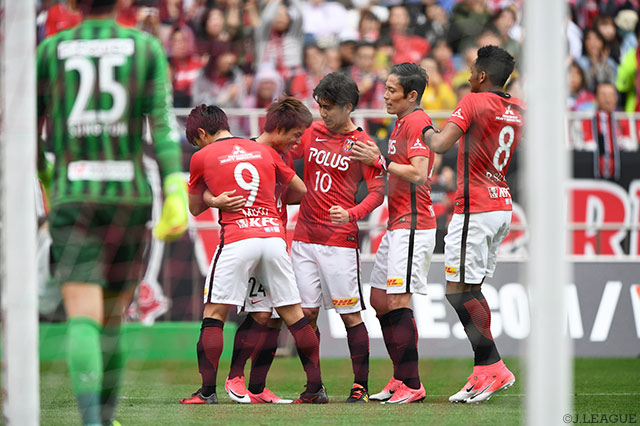 関根 貴大（#24）の強烈な一撃で勝越し点を奪った浦和【明治安田Ｊ１ 第8節 浦和vs札幌】