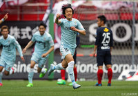 矢のような一撃を突き刺し、追加点を奪取した中村 俊輔（磐田）【明治安田Ｊ１ 第8節 鹿島vs磐田】